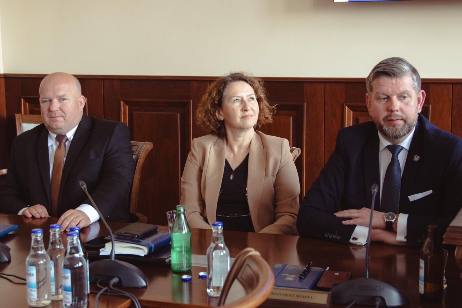 Zdjęcie w galerii na portalu naszwodzislaw.com: Pierwsza sesja kadencji 2024-2029 w Wodzisławiu Śląskim za nami. Ślubowali radni i prezydent [FOTO] wiadomości z regionu