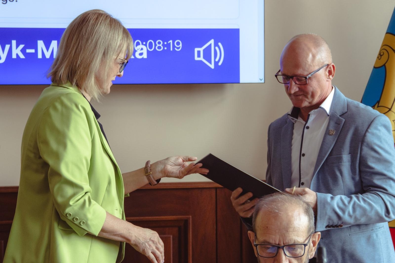 Zdjęcie w galerii na portalu naszwodzislaw.com: Pierwsza sesja kadencji 2024-2029 w Wodzisławiu Śląskim za nami. Ślubowali radni i prezydent [FOTO] wiadomości z regionu