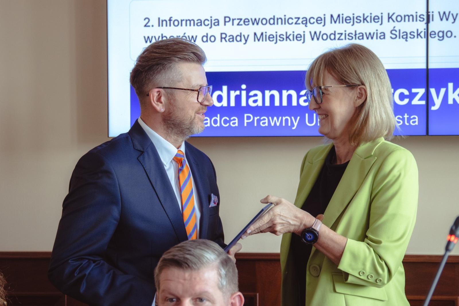 Zdjęcie w galerii na portalu naszwodzislaw.com: Pierwsza sesja kadencji 2024-2029 w Wodzisławiu Śląskim za nami. Ślubowali radni i prezydent [FOTO] wiadomości z regionu