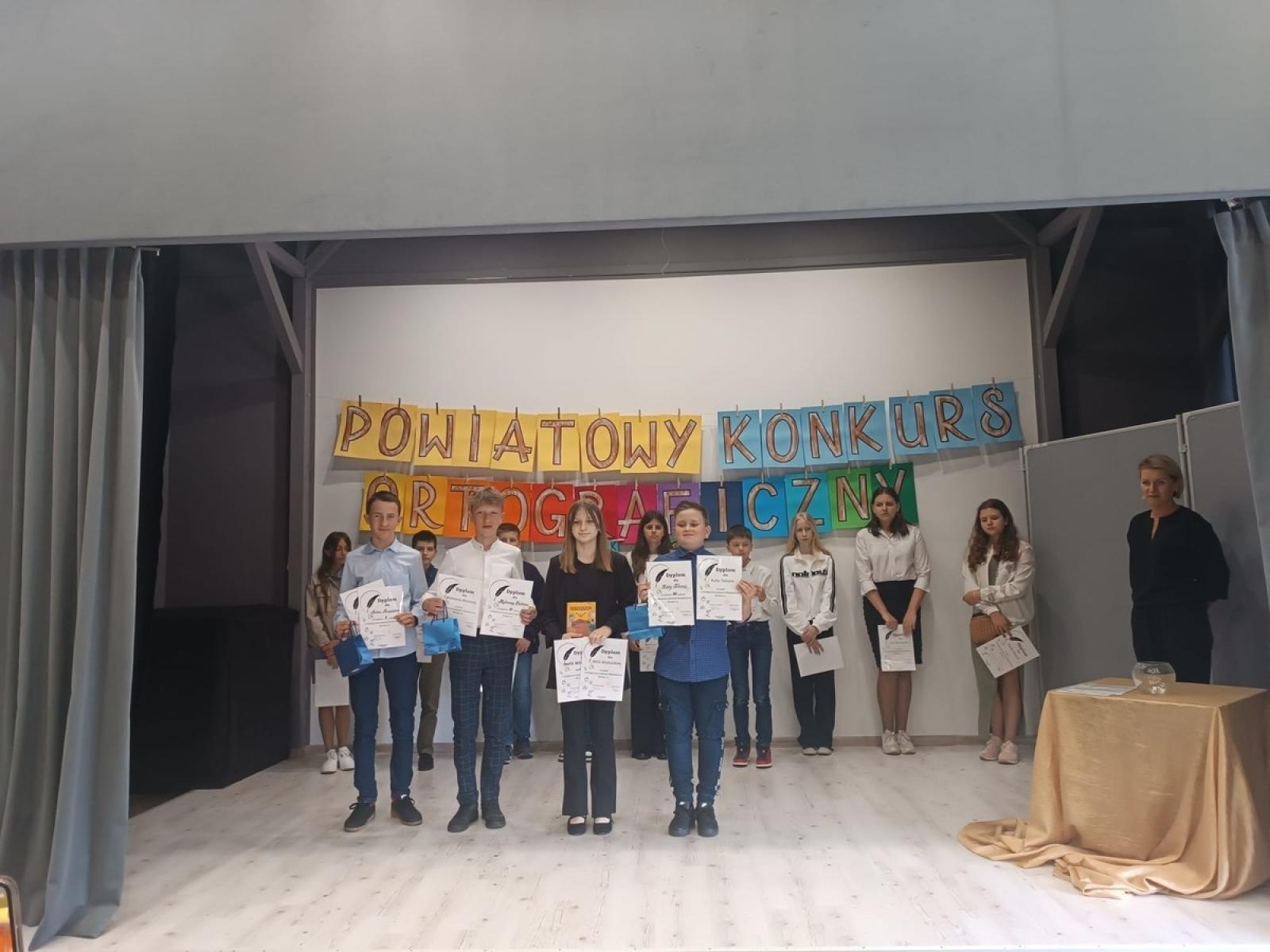 Zdjęcie w galerii na portalu naszwodzislaw.com: Powiatowy Konkurs Ortograficzny w ZSP1 wiadomości z regionu