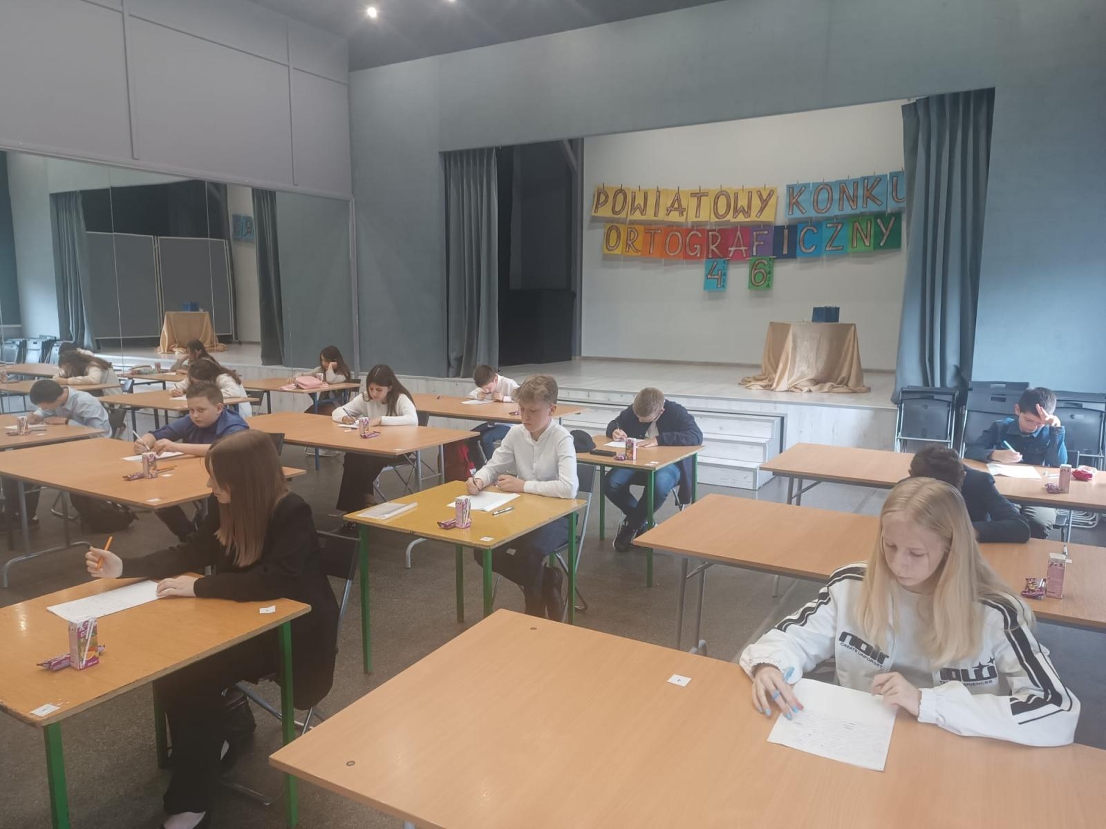 Zdjęcie w galerii na portalu naszwodzislaw.com: Powiatowy Konkurs Ortograficzny w ZSP1 wiadomości z regionu