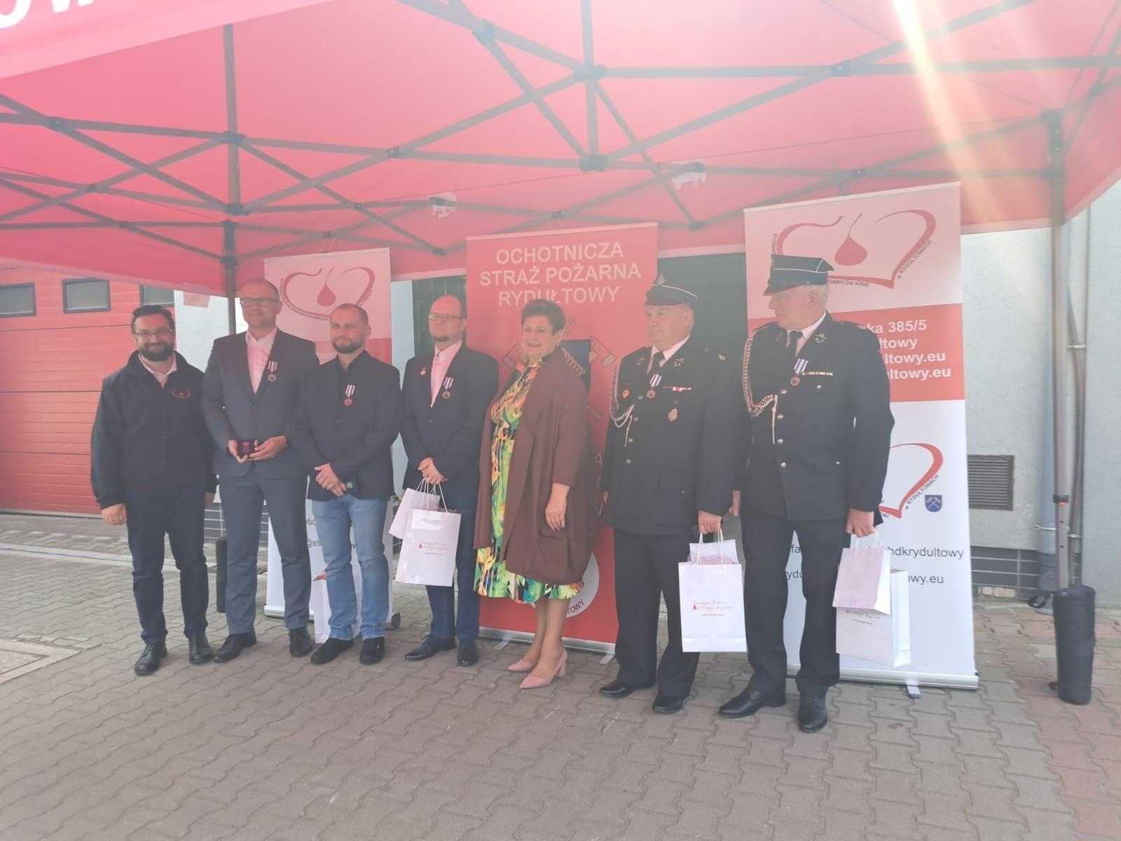 Zdjęcie w galerii na portalu naszwodzislaw.com: II Mundurowa Kropla Krwi w Rydułtowach. Honorowi dawcy odznaczeni [FOTO] wiadomości z regionu