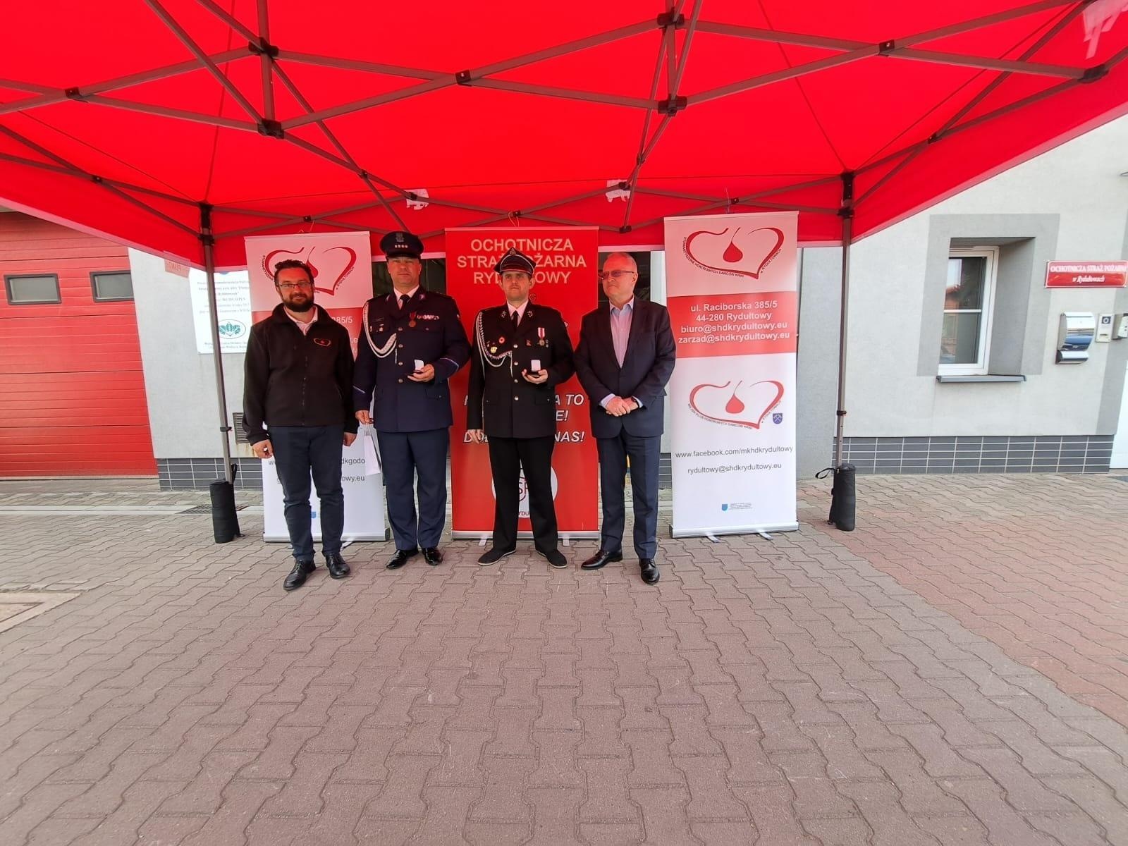 Zdjęcie w galerii na portalu naszwodzislaw.com: II Mundurowa Kropla Krwi w Rydułtowach. Honorowi dawcy odznaczeni [FOTO] wiadomości z regionu