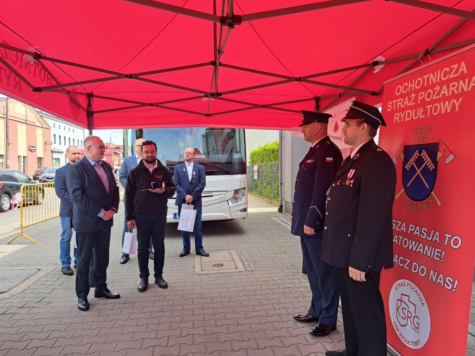 Zdjęcie w galerii na portalu naszwodzislaw.com: II Mundurowa Kropla Krwi w Rydułtowach. Honorowi dawcy odznaczeni [FOTO] wiadomości z regionu