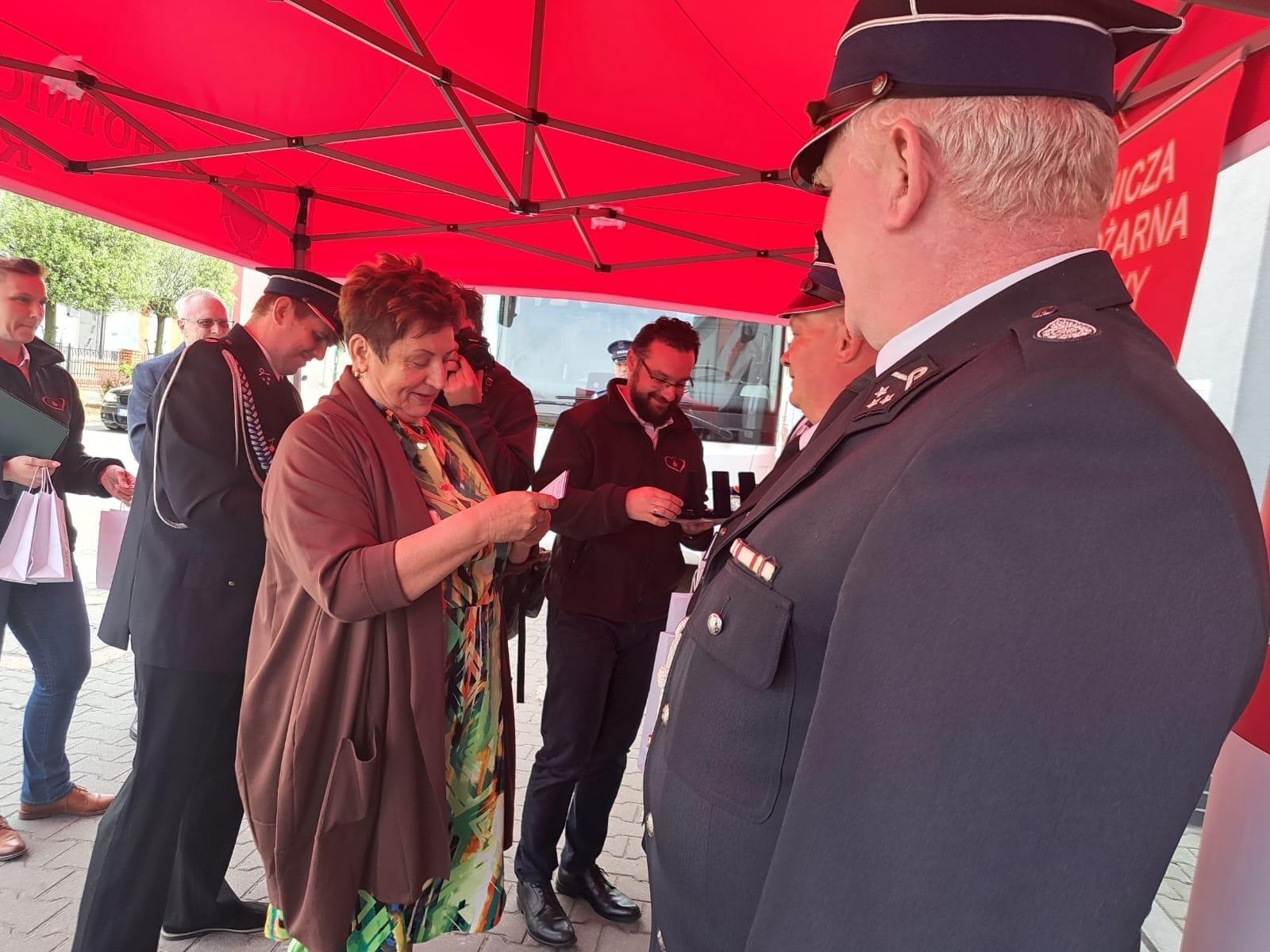 Zdjęcie w galerii na portalu naszwodzislaw.com: II Mundurowa Kropla Krwi w Rydułtowach. Honorowi dawcy odznaczeni [FOTO] wiadomości z regionu