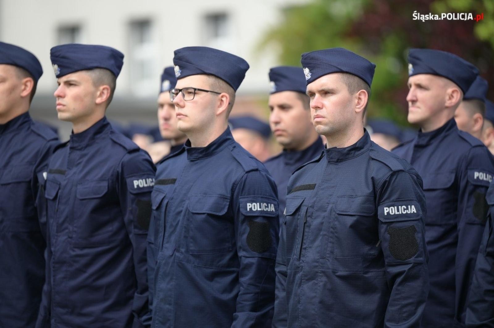 Zdjęcie w galerii na portalu naszwodzislaw.com: Śląski garnizon policji ma nowych funkcjonariuszy wiadomości z regionu