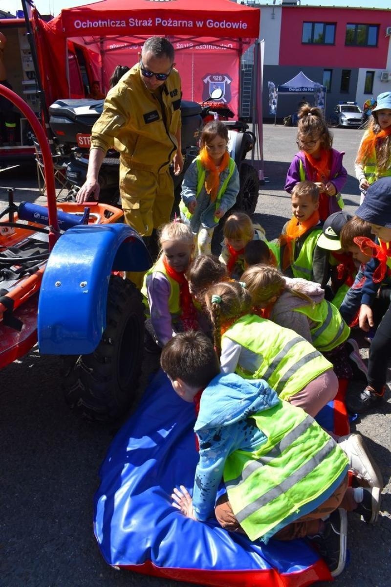 Zdjęcie w galerii na portalu naszwodzislaw.com: Dni otwartych strażnic w JRG Rydułtowy i Wodzisław Śląski [FOTO] wiadomości z regionu