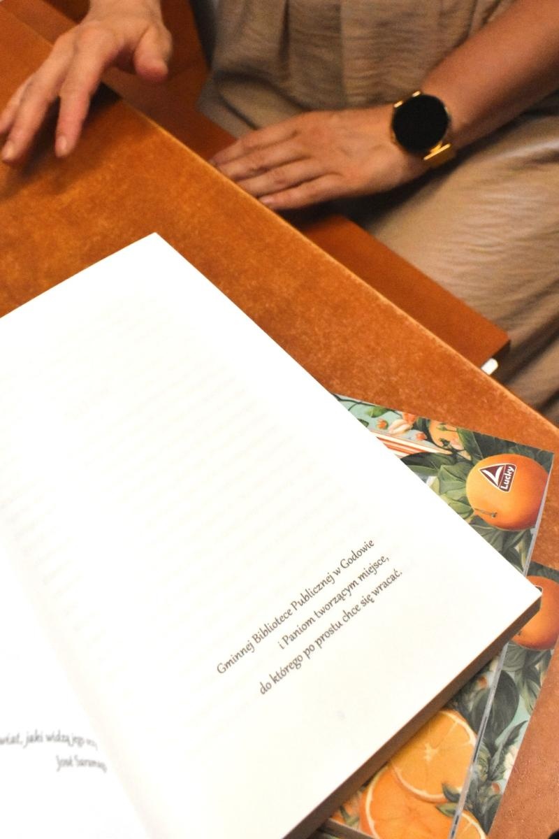 Zdjęcie w galerii na portalu naszwodzislaw.com: Biblioteka w Godowie świętowała z Weroniką Tomalą wiadomości z regionu