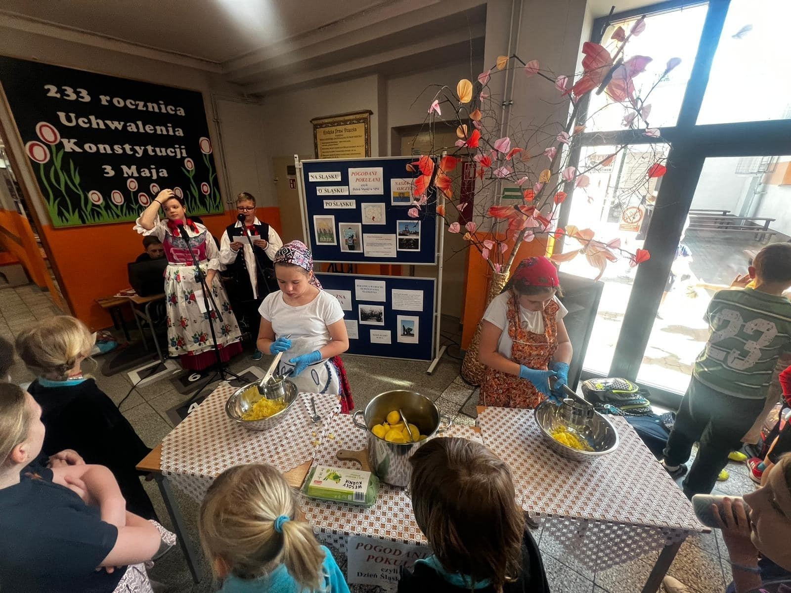 Zdjęcie w galerii na portalu naszwodzislaw.com: Obchody Dnia Śląskiego w SP 4 w Rydułtowach [FOTO] wiadomości z regionu