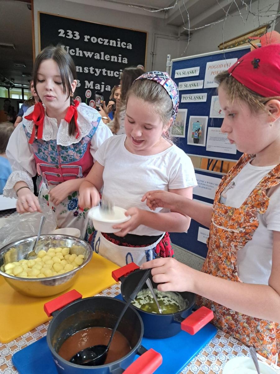 Zdjęcie w galerii na portalu naszwodzislaw.com: Obchody Dnia Śląskiego w SP 4 w Rydułtowach [FOTO] wiadomości z regionu