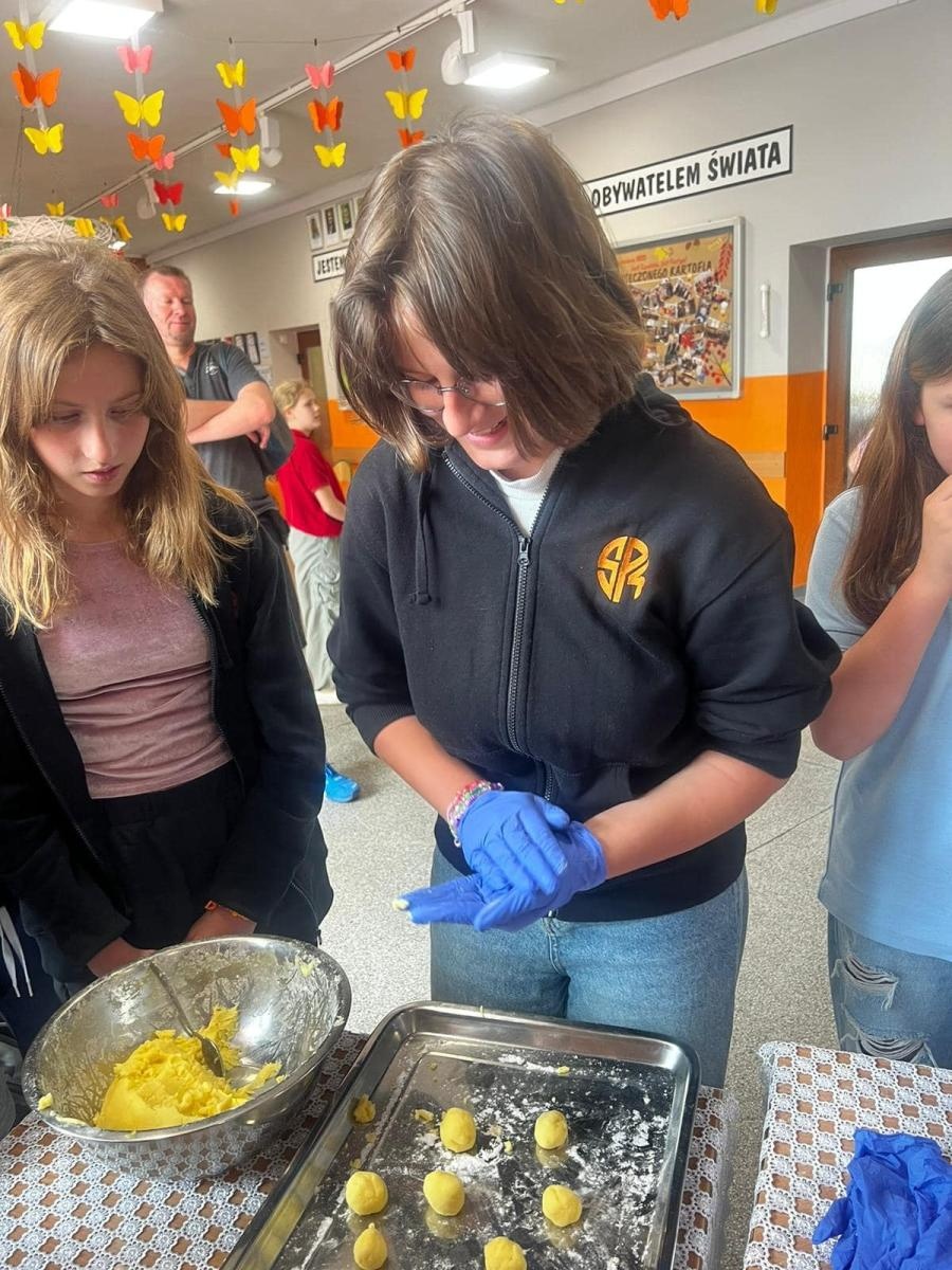 Zdjęcie w galerii na portalu naszwodzislaw.com: Obchody Dnia Śląskiego w SP 4 w Rydułtowach [FOTO] wiadomości z regionu