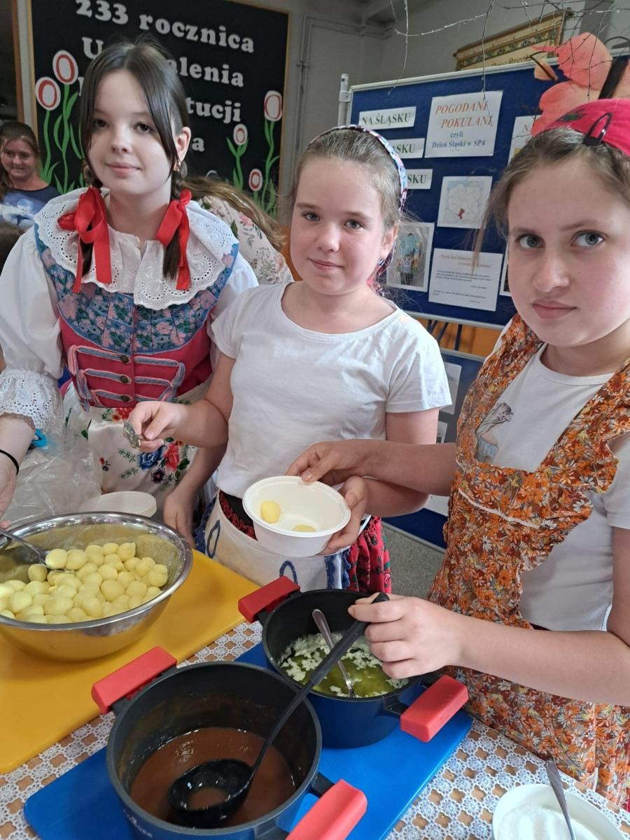 Zdjęcie w galerii na portalu naszwodzislaw.com: Obchody Dnia Śląskiego w SP 4 w Rydułtowach [FOTO] wiadomości z regionu