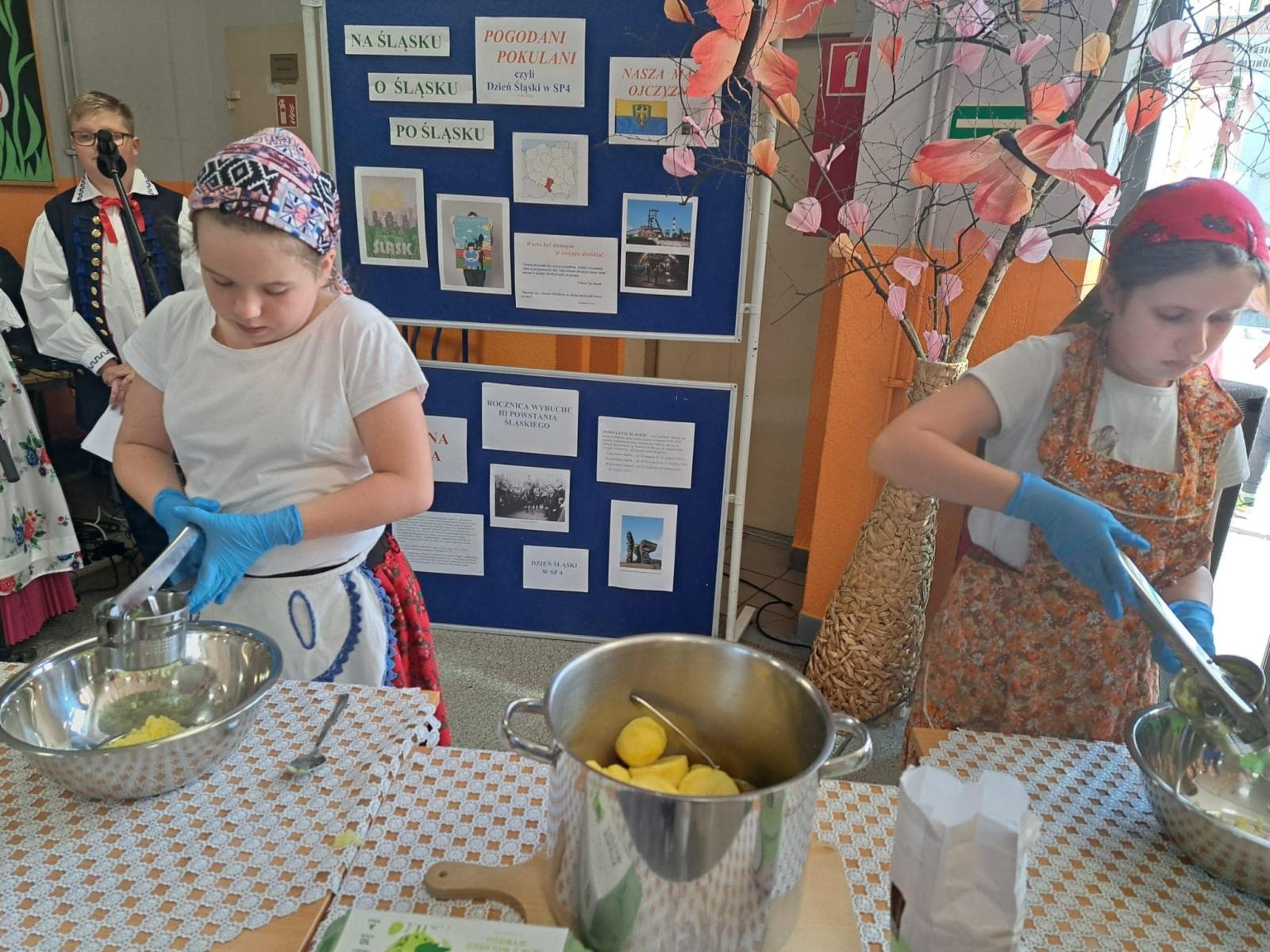 Zdjęcie w galerii na portalu naszwodzislaw.com: Obchody Dnia Śląskiego w SP 4 w Rydułtowach [FOTO] wiadomości z regionu