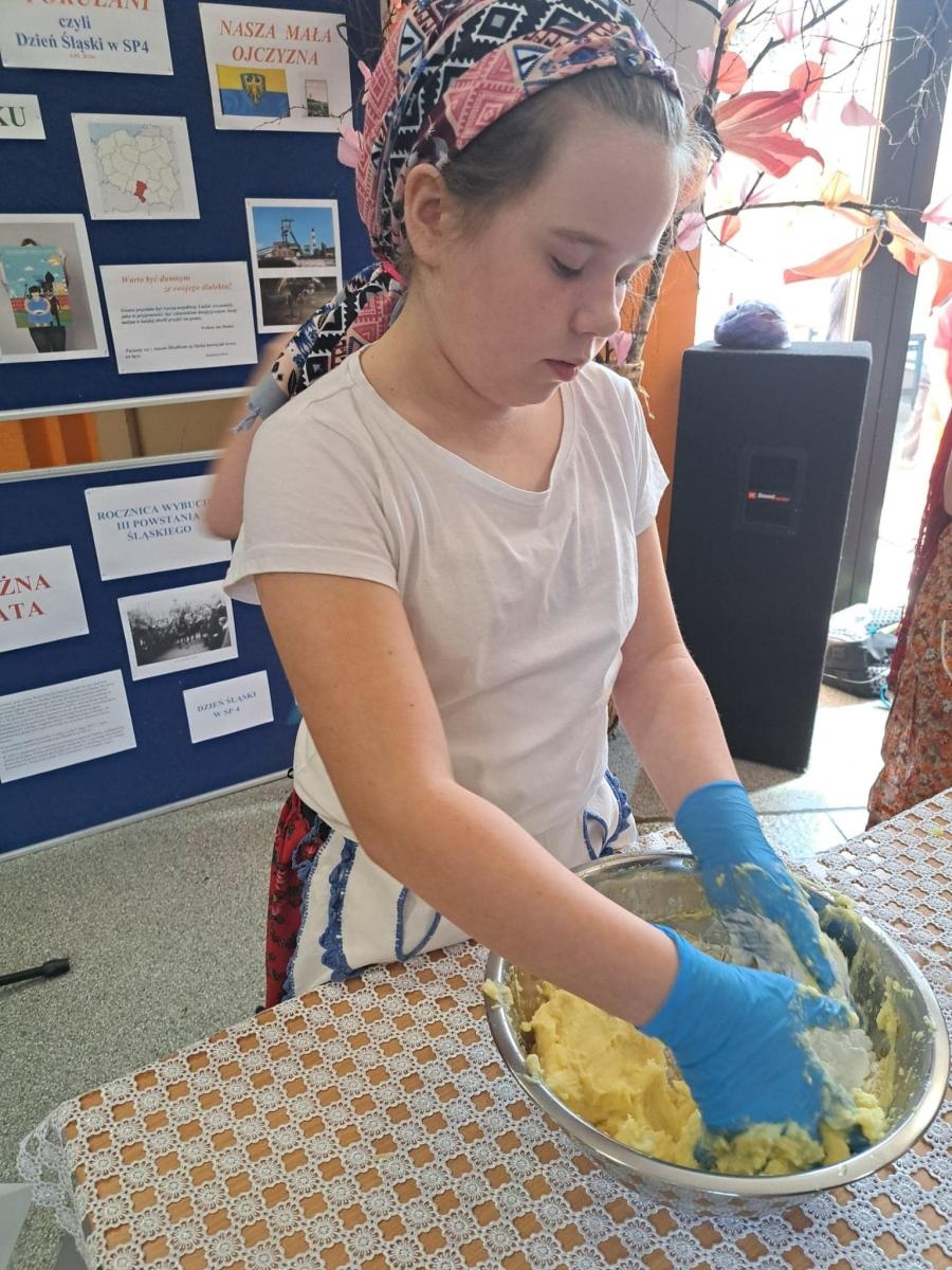 Zdjęcie w galerii na portalu naszwodzislaw.com: Obchody Dnia Śląskiego w SP 4 w Rydułtowach [FOTO] wiadomości z regionu