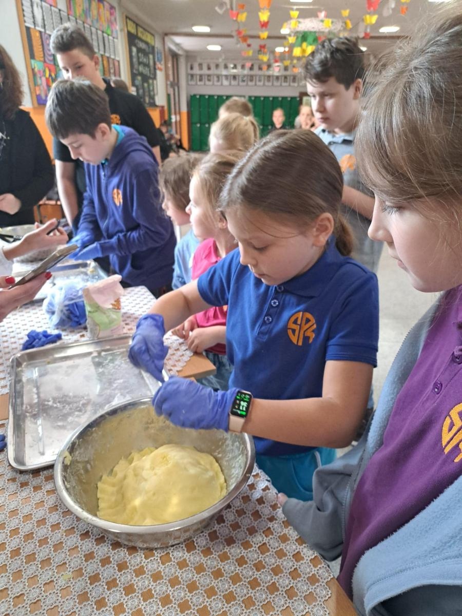 Zdjęcie w galerii na portalu naszwodzislaw.com: Obchody Dnia Śląskiego w SP 4 w Rydułtowach [FOTO] wiadomości z regionu