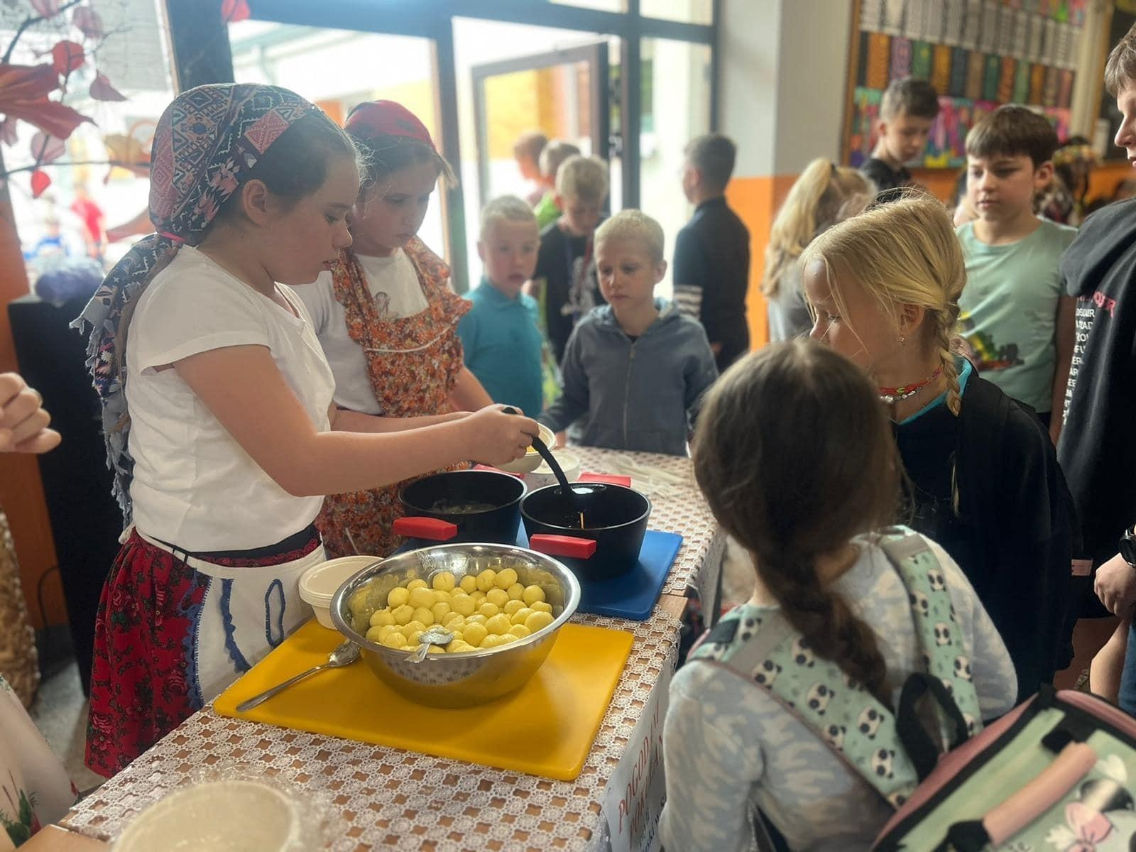 Zdjęcie w galerii na portalu naszwodzislaw.com: Obchody Dnia Śląskiego w SP 4 w Rydułtowach [FOTO] wiadomości z regionu