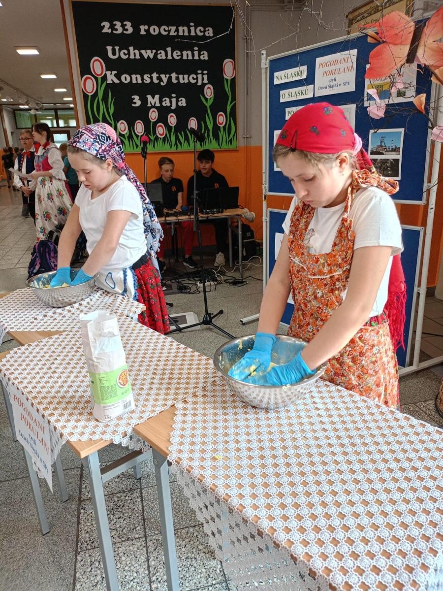 Zdjęcie w galerii na portalu naszwodzislaw.com: Obchody Dnia Śląskiego w SP 4 w Rydułtowach [FOTO] wiadomości z regionu