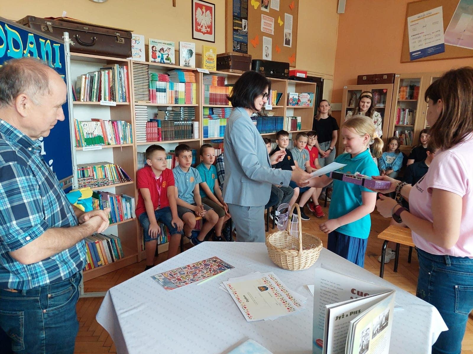 Zdjęcie w galerii na portalu naszwodzislaw.com: Obchody Dnia Śląskiego w SP 4 w Rydułtowach [FOTO] wiadomości z regionu