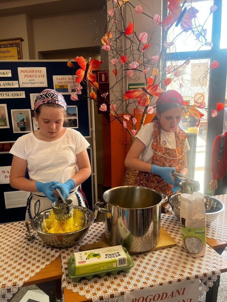 Zdjęcie w galerii na portalu naszwodzislaw.com: Obchody Dnia Śląskiego w SP 4 w Rydułtowach [FOTO] wiadomości z regionu