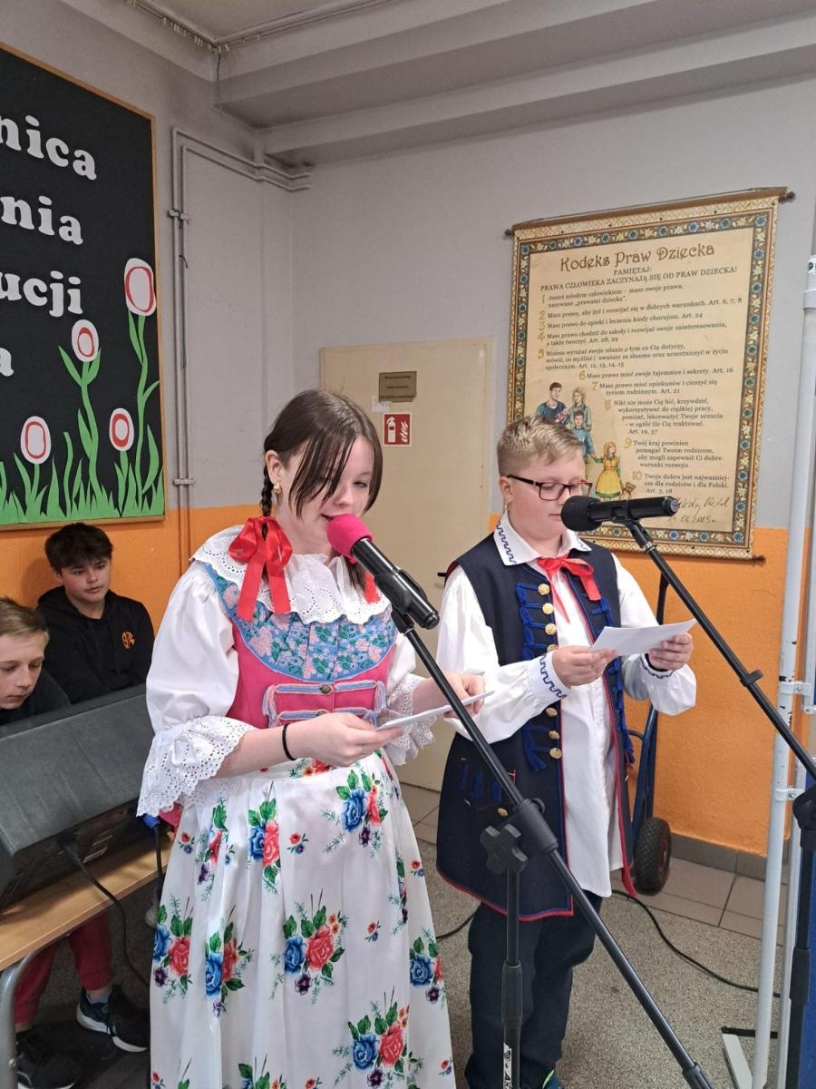 Zdjęcie w galerii na portalu naszwodzislaw.com: Obchody Dnia Śląskiego w SP 4 w Rydułtowach [FOTO] wiadomości z regionu