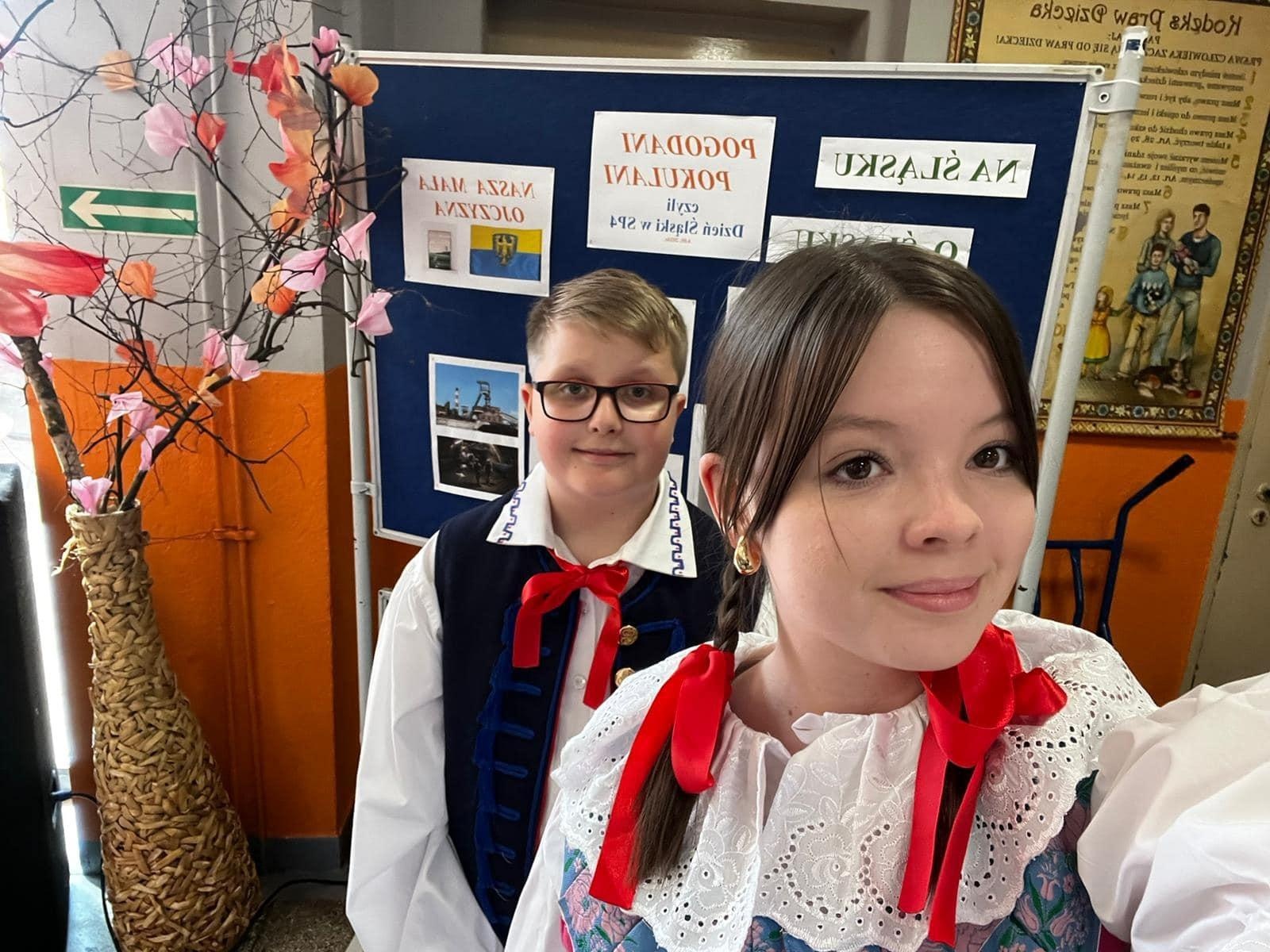 Zdjęcie w galerii na portalu naszwodzislaw.com: Obchody Dnia Śląskiego w SP 4 w Rydułtowach [FOTO] wiadomości z regionu