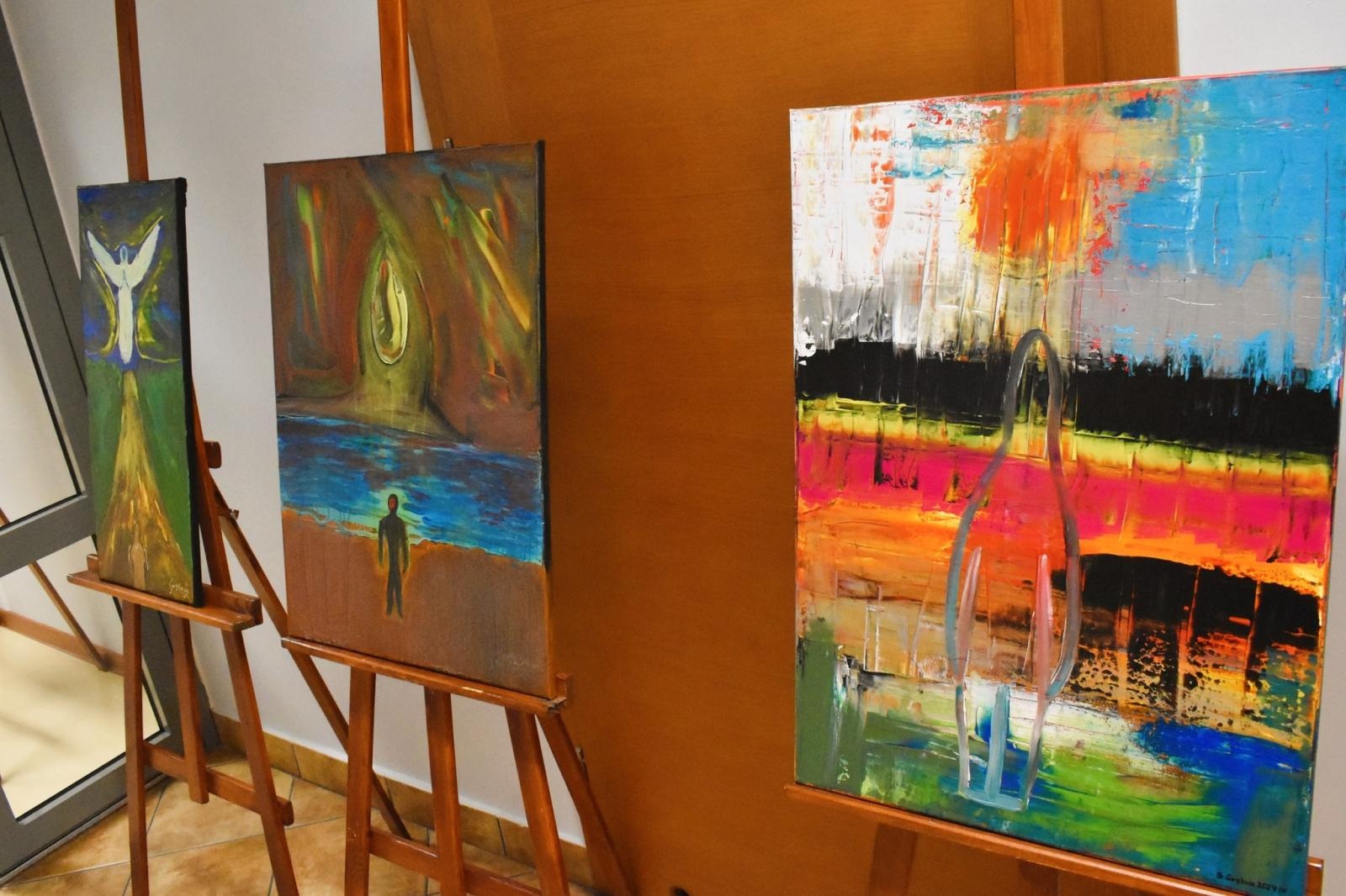 Zdjęcie w galerii na portalu naszwodzislaw.com: Siedem kolorów pryzmatu. Godowska książnica zaprasza na wystawę Szymona Grębosza wiadomości z regionu