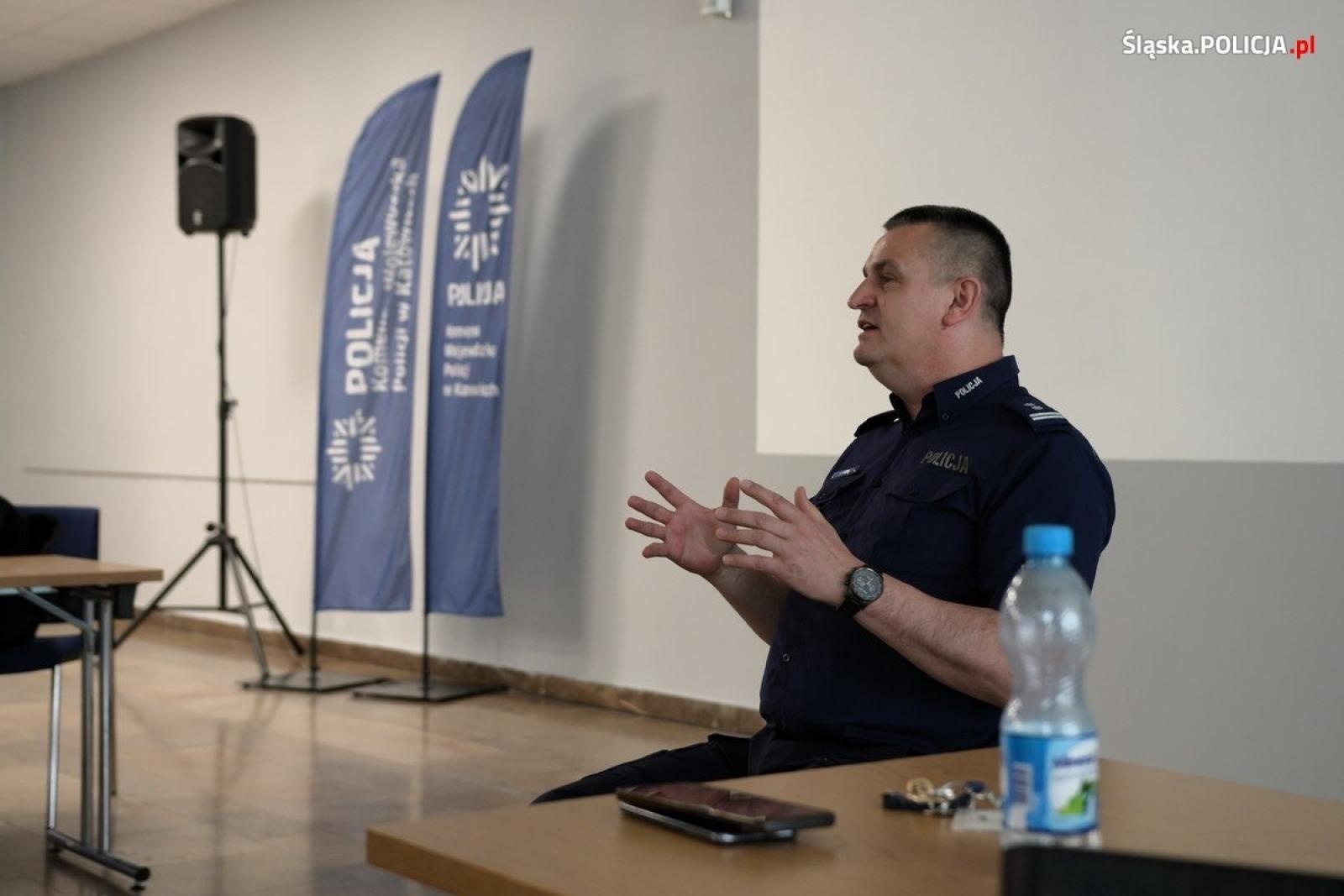 Zdjęcie w galerii na portalu naszwodzislaw.com: Szkolenie oficerów prasowych śląskiego garnizonu policji [FOTO] wiadomości z regionu