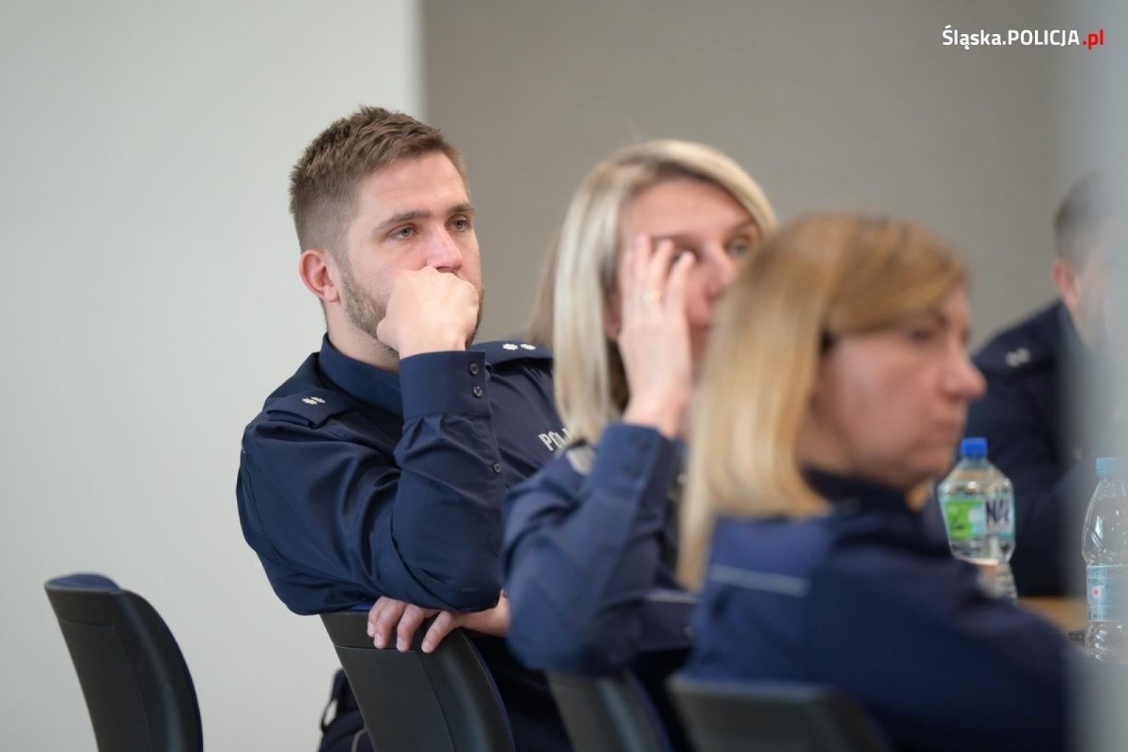 Zdjęcie w galerii na portalu naszwodzislaw.com: Szkolenie oficerów prasowych śląskiego garnizonu policji [FOTO] wiadomości z regionu