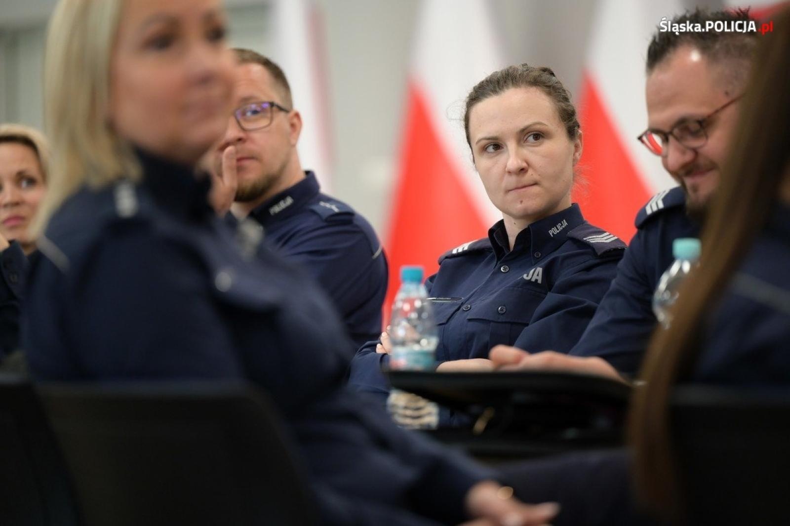 Zdjęcie w galerii na portalu naszwodzislaw.com: Szkolenie oficerów prasowych śląskiego garnizonu policji [FOTO] wiadomości z regionu