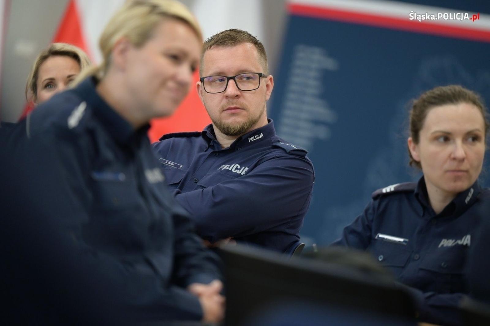 Zdjęcie w galerii na portalu naszwodzislaw.com: Szkolenie oficerów prasowych śląskiego garnizonu policji [FOTO] wiadomości z regionu