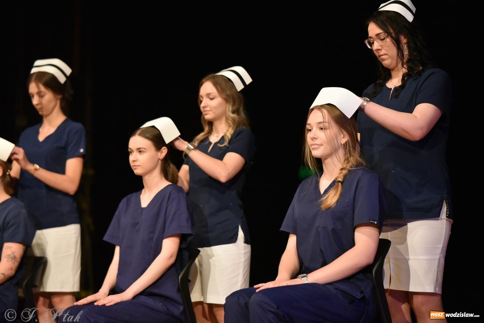 Zdjęcie w galerii na portalu naszwodzislaw.com: Pierwszy stopień wtajemniczenia. Czepkowanie w raciborskiej ANS [FOTO i WIDEO] wiadomości z regionu