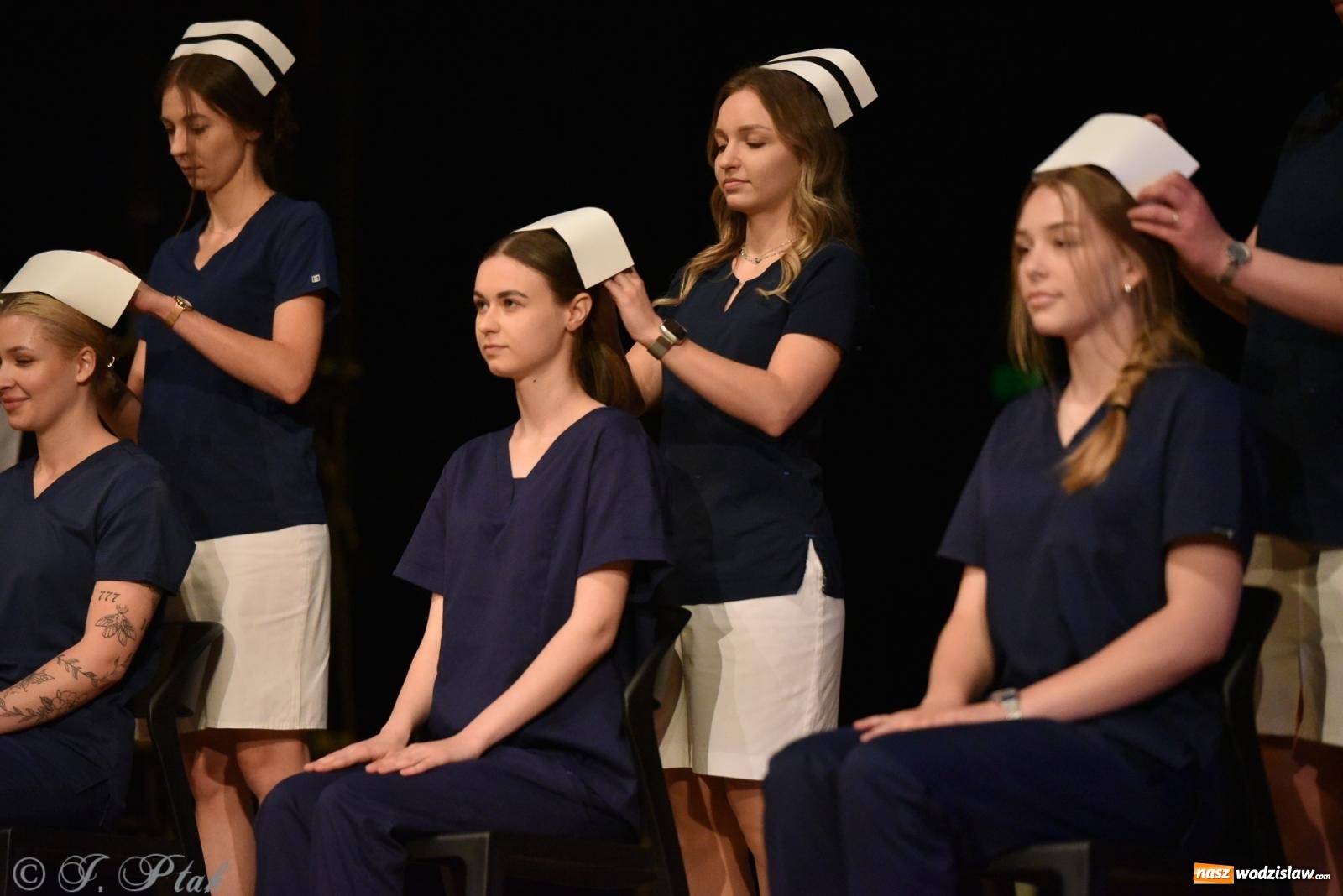 Zdjęcie w galerii na portalu naszwodzislaw.com: Pierwszy stopień wtajemniczenia. Czepkowanie w raciborskiej ANS [FOTO i WIDEO] wiadomości z regionu