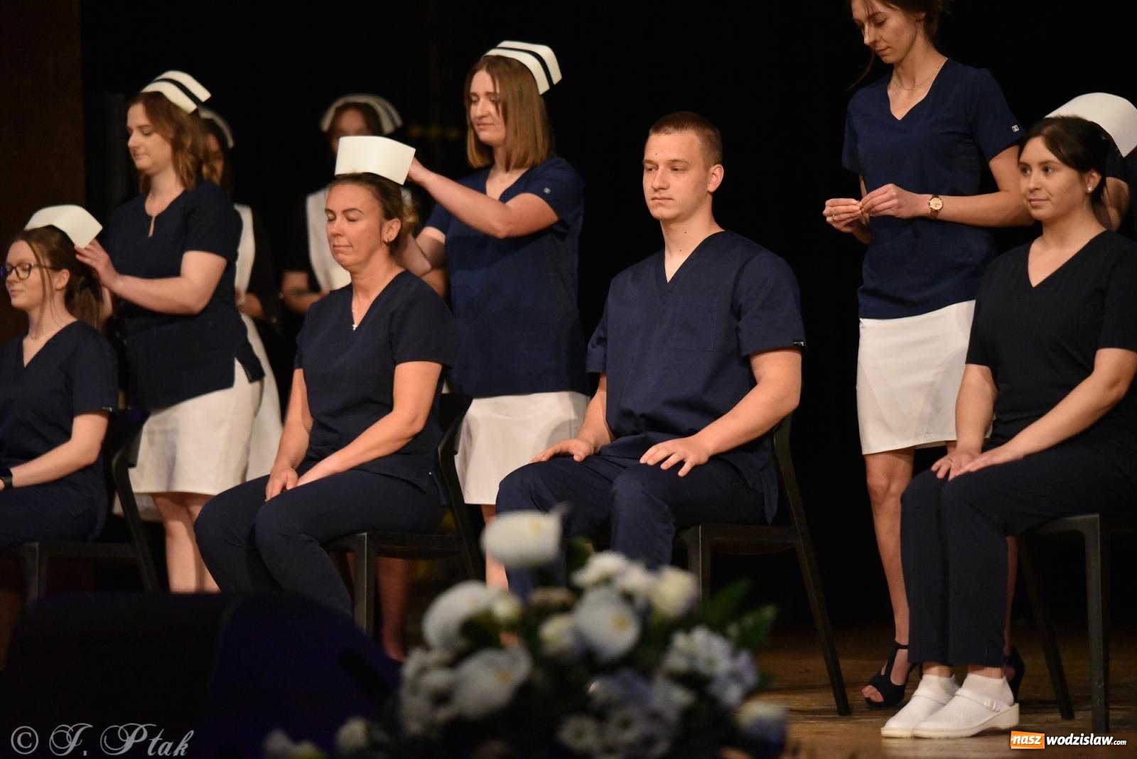 Zdjęcie w galerii na portalu naszwodzislaw.com: Pierwszy stopień wtajemniczenia. Czepkowanie w raciborskiej ANS [FOTO i WIDEO] wiadomości z regionu