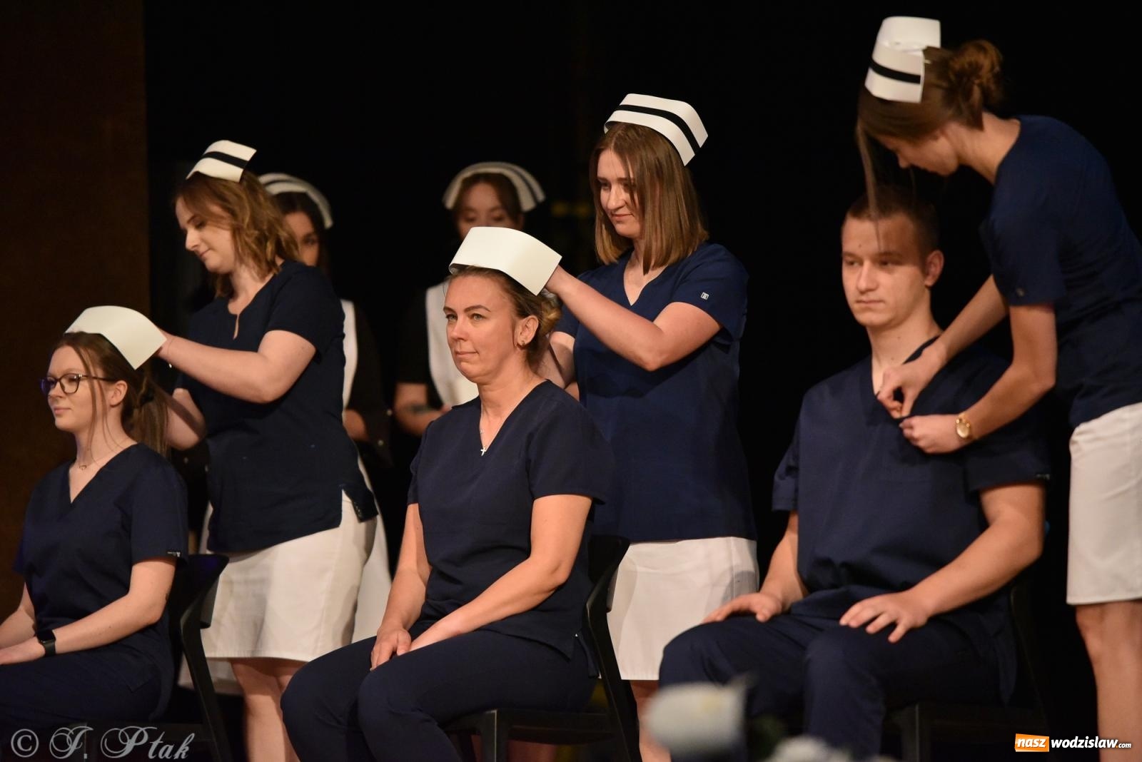 Zdjęcie w galerii na portalu naszwodzislaw.com: Pierwszy stopień wtajemniczenia. Czepkowanie w raciborskiej ANS [FOTO i WIDEO] wiadomości z regionu