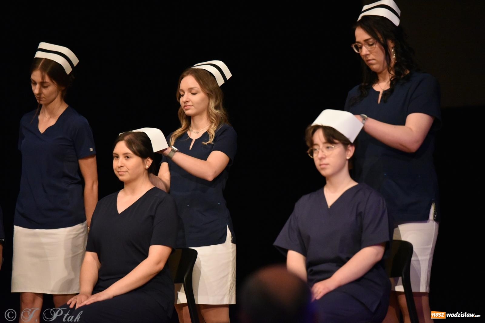 Zdjęcie w galerii na portalu naszwodzislaw.com: Pierwszy stopień wtajemniczenia. Czepkowanie w raciborskiej ANS [FOTO i WIDEO] wiadomości z regionu