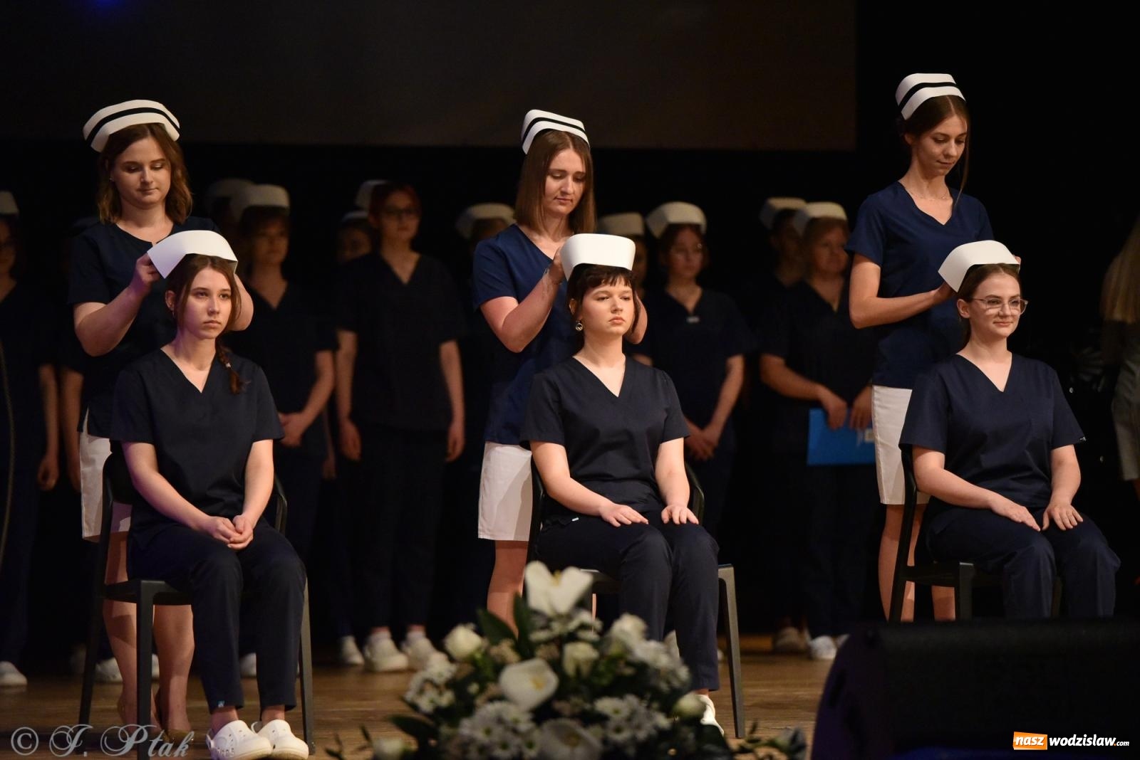 Zdjęcie w galerii na portalu naszwodzislaw.com: Pierwszy stopień wtajemniczenia. Czepkowanie w raciborskiej ANS [FOTO i WIDEO] wiadomości z regionu