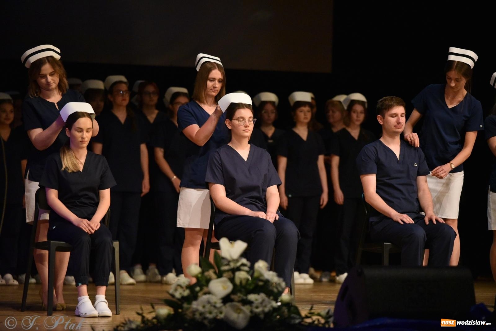 Zdjęcie w galerii na portalu naszwodzislaw.com: Pierwszy stopień wtajemniczenia. Czepkowanie w raciborskiej ANS [FOTO i WIDEO] wiadomości z regionu
