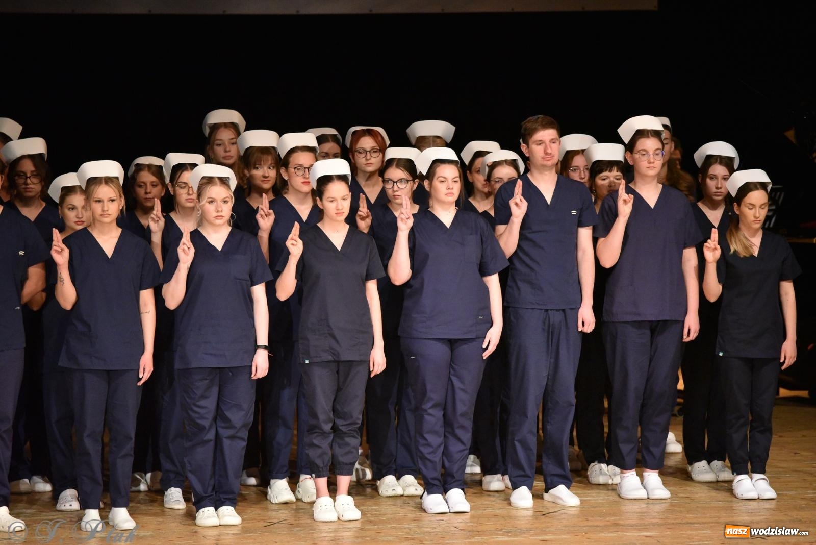 Zdjęcie w galerii na portalu naszwodzislaw.com: Pierwszy stopień wtajemniczenia. Czepkowanie w raciborskiej ANS [FOTO i WIDEO] wiadomości z regionu