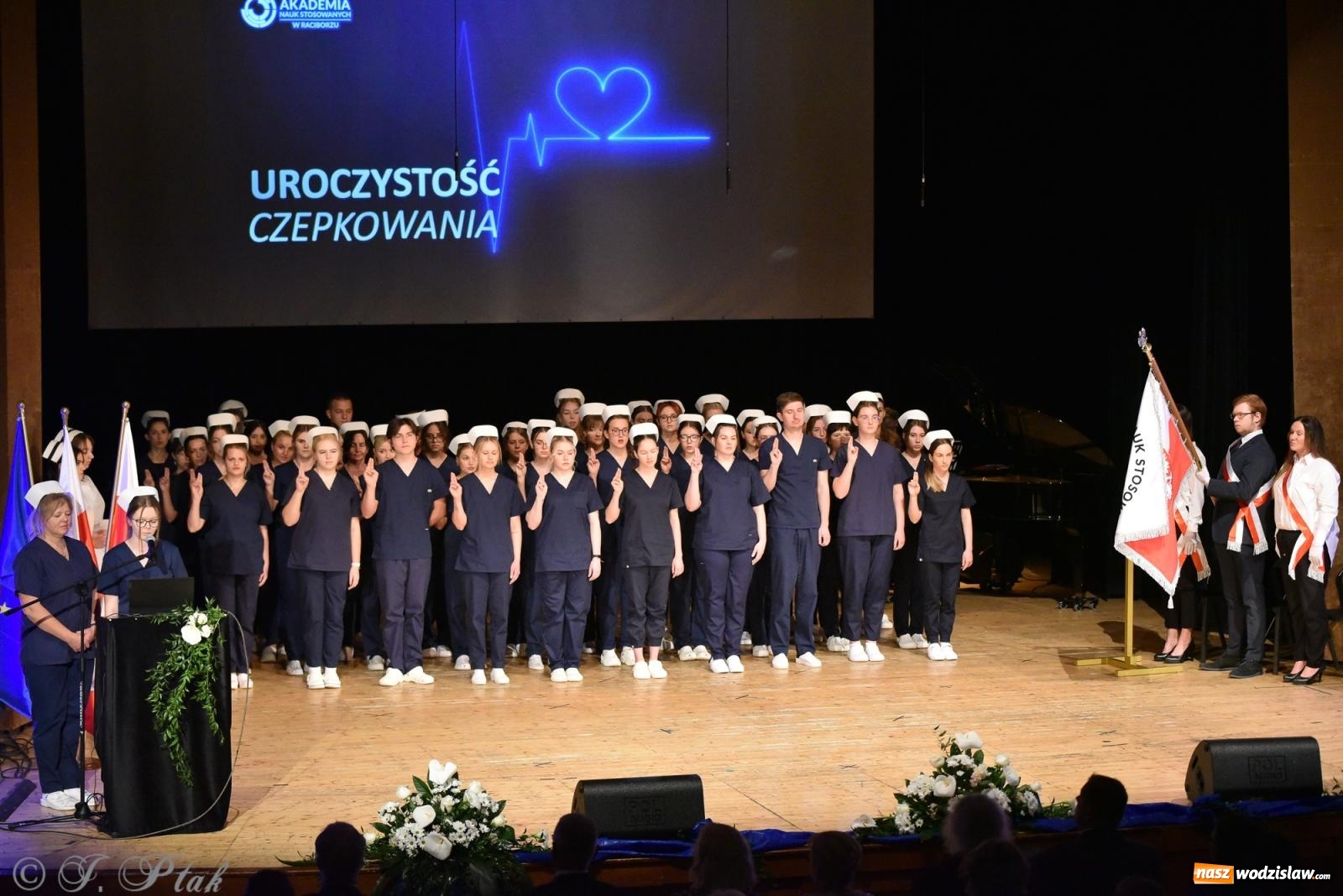 Zdjęcie w galerii na portalu naszwodzislaw.com: Pierwszy stopień wtajemniczenia. Czepkowanie w raciborskiej ANS [FOTO i WIDEO] wiadomości z regionu