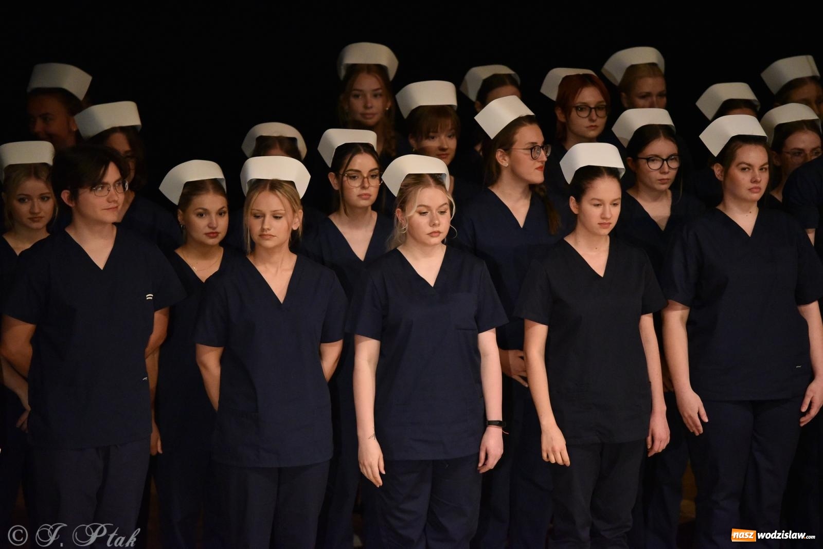 Zdjęcie w galerii na portalu naszwodzislaw.com: Pierwszy stopień wtajemniczenia. Czepkowanie w raciborskiej ANS [FOTO i WIDEO] wiadomości z regionu