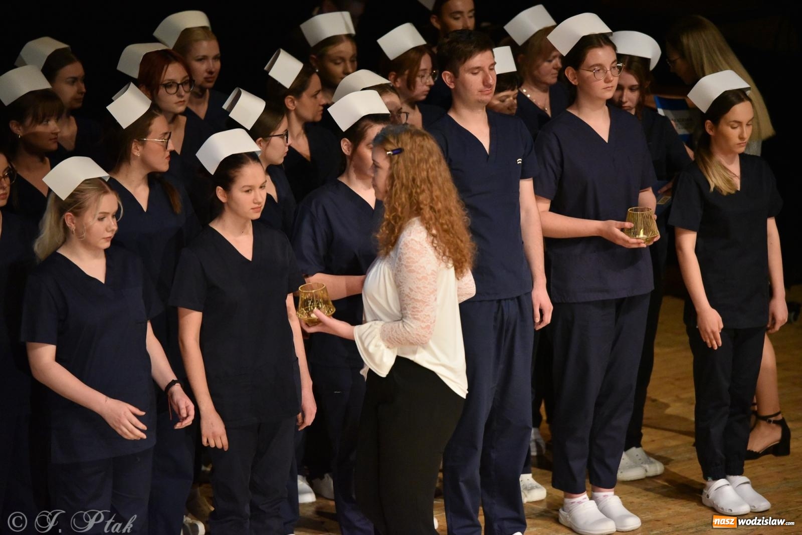 Zdjęcie w galerii na portalu naszwodzislaw.com: Pierwszy stopień wtajemniczenia. Czepkowanie w raciborskiej ANS [FOTO i WIDEO] wiadomości z regionu