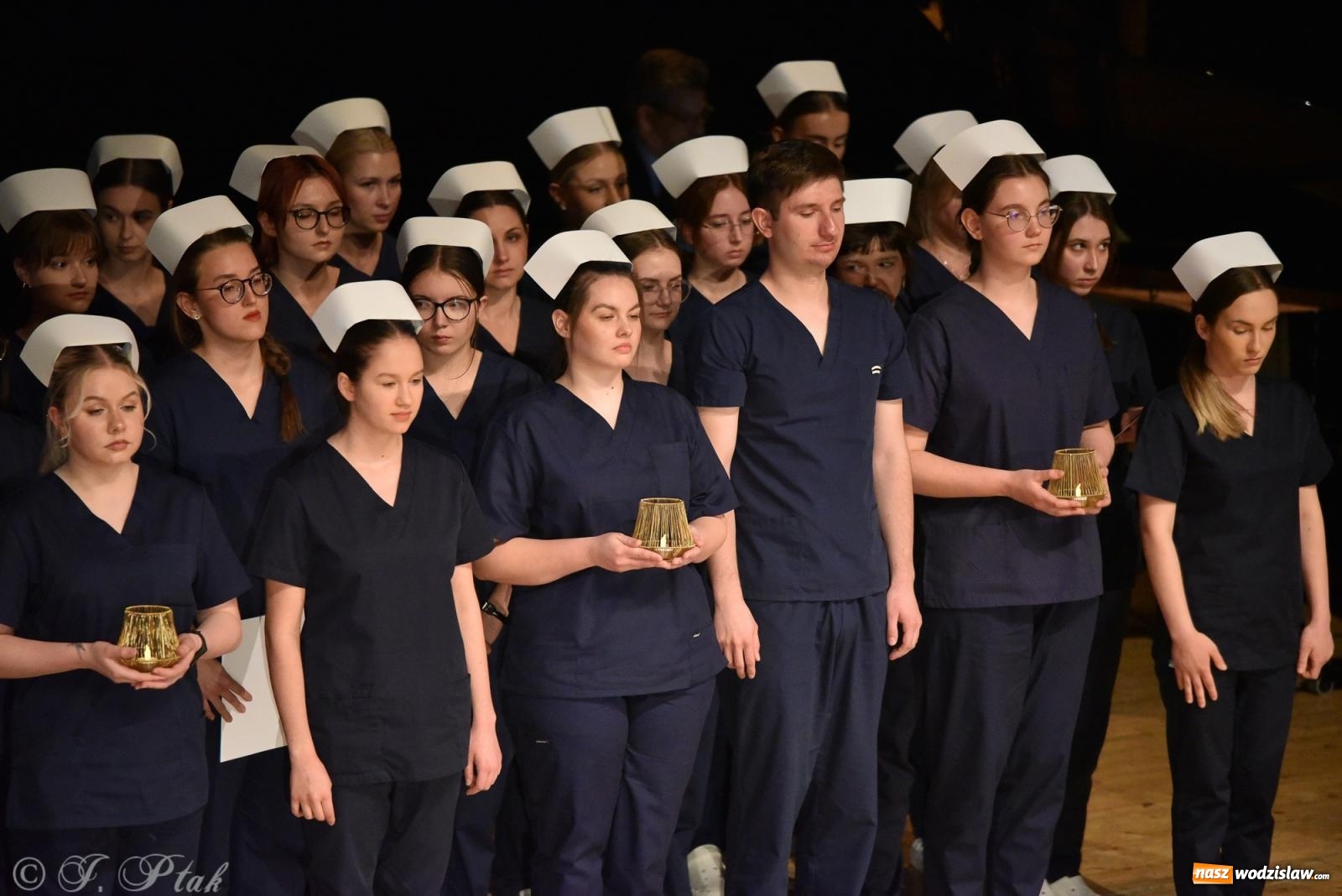 Zdjęcie w galerii na portalu naszwodzislaw.com: Pierwszy stopień wtajemniczenia. Czepkowanie w raciborskiej ANS [FOTO i WIDEO] wiadomości z regionu