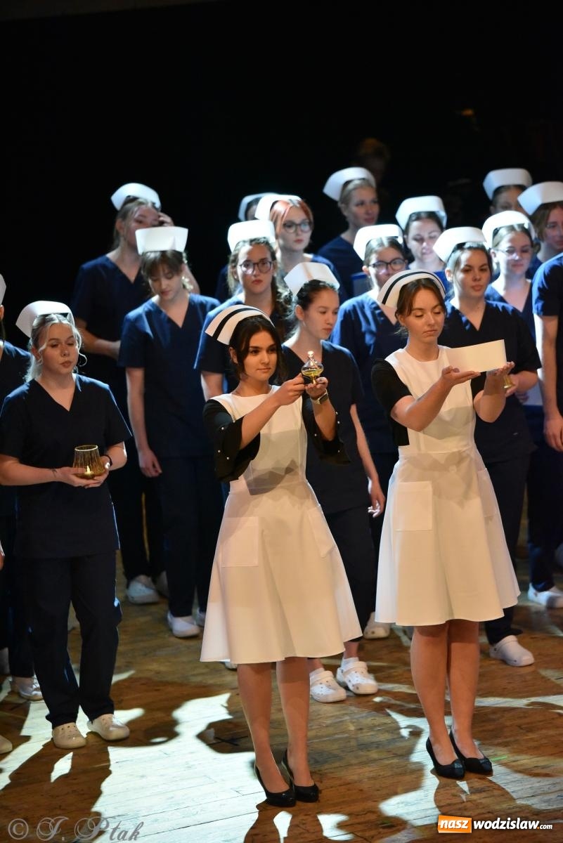 Zdjęcie w galerii na portalu naszwodzislaw.com: Pierwszy stopień wtajemniczenia. Czepkowanie w raciborskiej ANS [FOTO i WIDEO] wiadomości z regionu