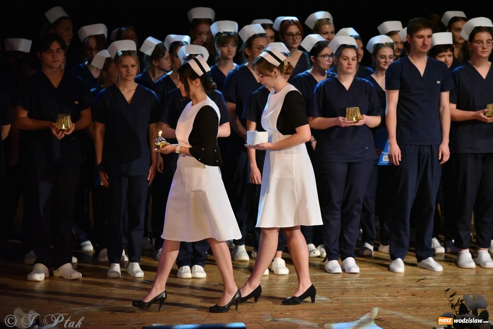 Zdjęcie w galerii na portalu naszwodzislaw.com: Pierwszy stopień wtajemniczenia. Czepkowanie w raciborskiej ANS [FOTO i WIDEO] wiadomości z regionu