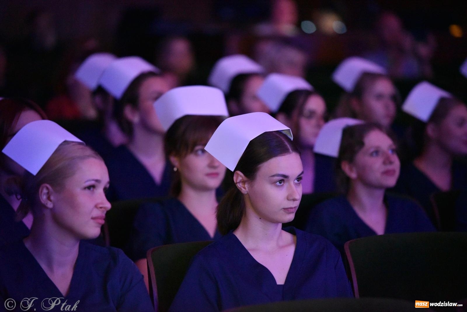 Zdjęcie w galerii na portalu naszwodzislaw.com: Pierwszy stopień wtajemniczenia. Czepkowanie w raciborskiej ANS [FOTO i WIDEO] wiadomości z regionu