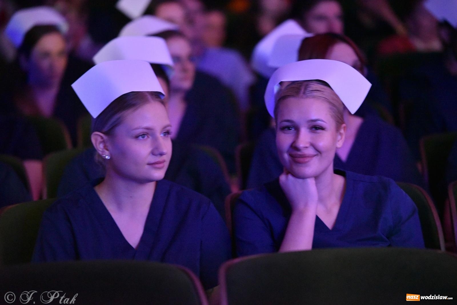 Zdjęcie w galerii na portalu naszwodzislaw.com: Pierwszy stopień wtajemniczenia. Czepkowanie w raciborskiej ANS [FOTO i WIDEO] wiadomości z regionu