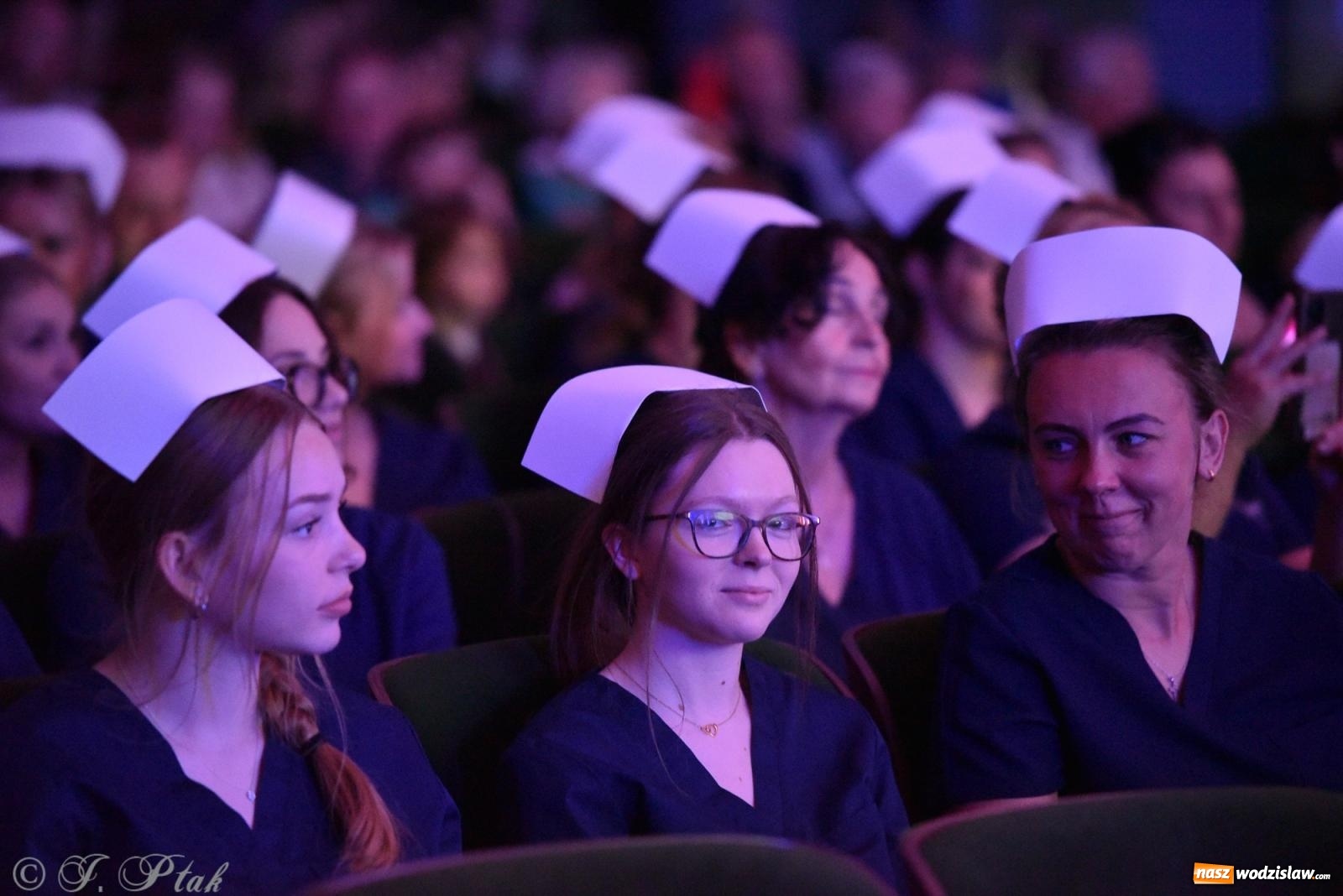 Zdjęcie w galerii na portalu naszwodzislaw.com: Pierwszy stopień wtajemniczenia. Czepkowanie w raciborskiej ANS [FOTO i WIDEO] wiadomości z regionu