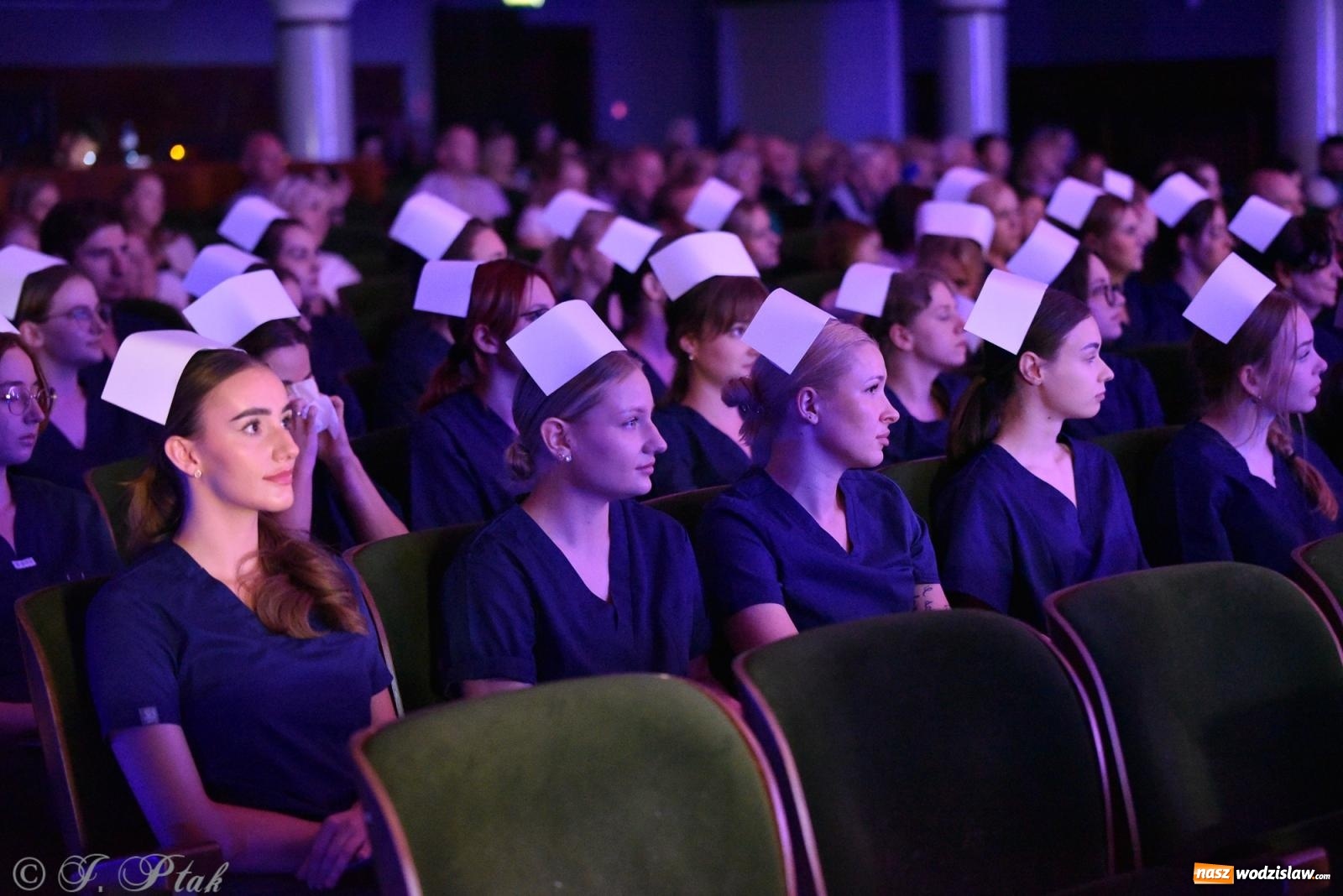 Zdjęcie w galerii na portalu naszwodzislaw.com: Pierwszy stopień wtajemniczenia. Czepkowanie w raciborskiej ANS [FOTO i WIDEO] wiadomości z regionu