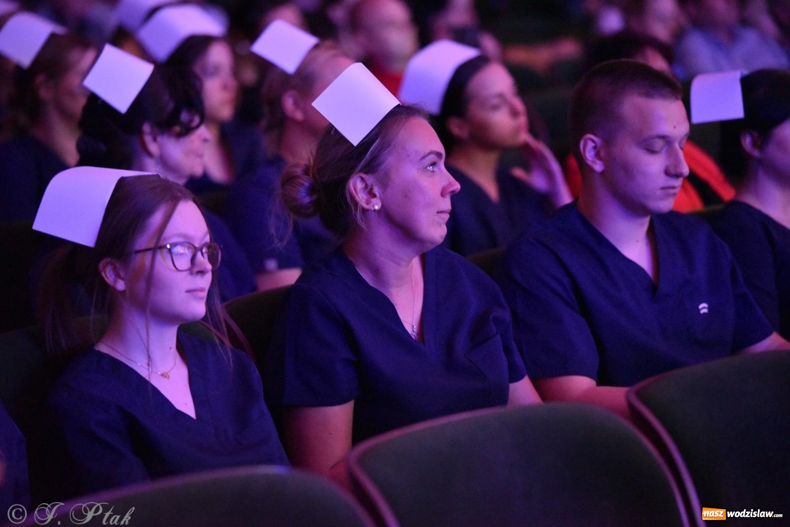 Zdjęcie w galerii na portalu naszwodzislaw.com: Pierwszy stopień wtajemniczenia. Czepkowanie w raciborskiej ANS [FOTO i WIDEO] wiadomości z regionu