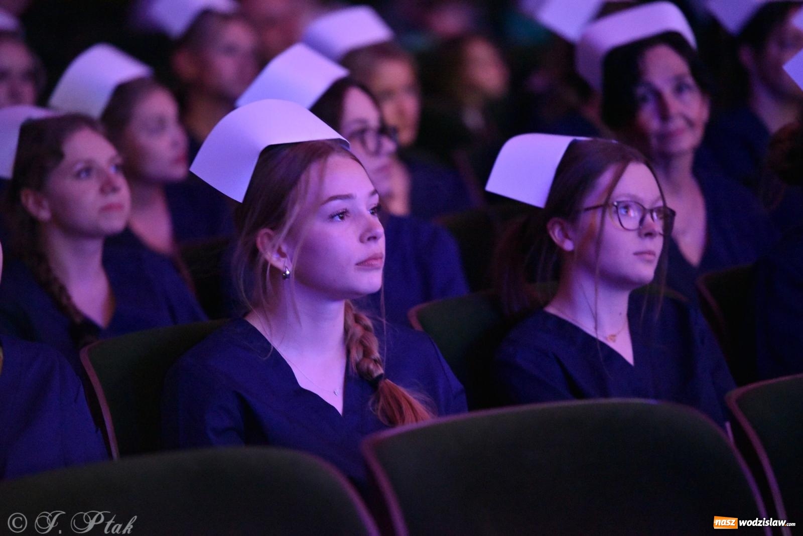 Zdjęcie w galerii na portalu naszwodzislaw.com: Pierwszy stopień wtajemniczenia. Czepkowanie w raciborskiej ANS [FOTO i WIDEO] wiadomości z regionu
